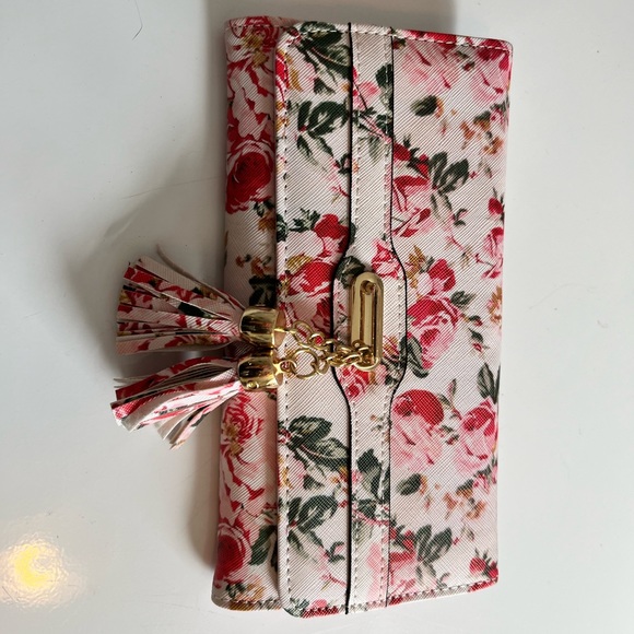 Adorable white rose floral ladies wallet with tassle - Picture 1 of 7